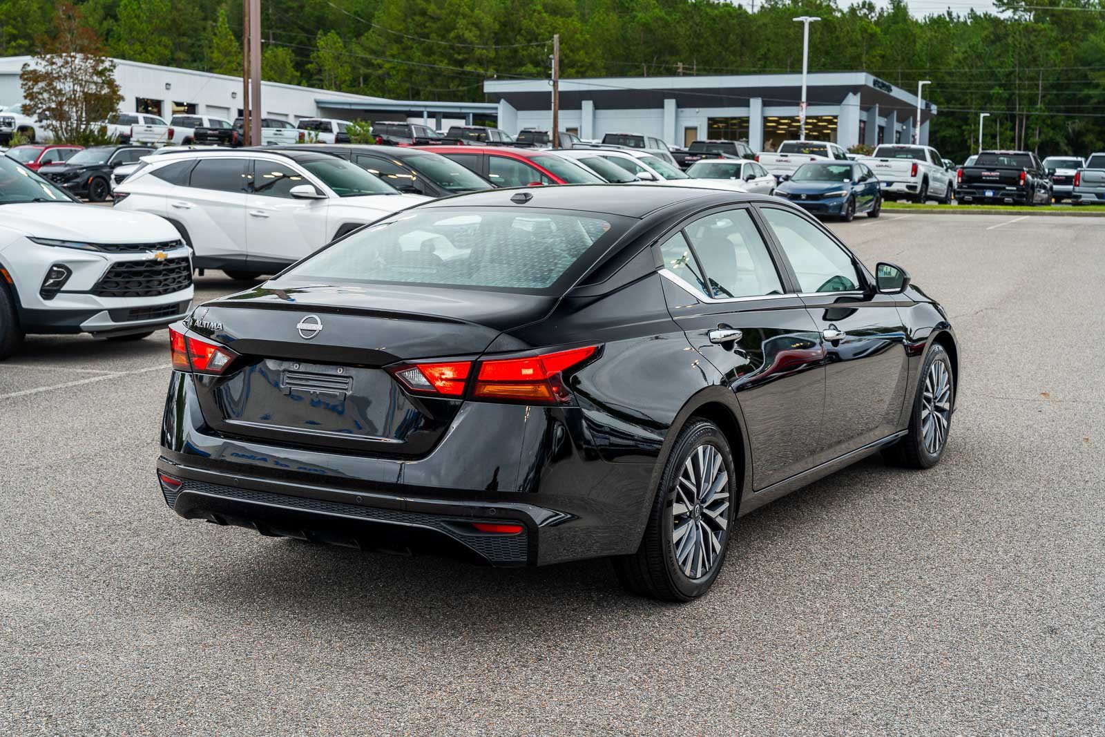 Used 2025 Black Nissan 2.5 SV image 6