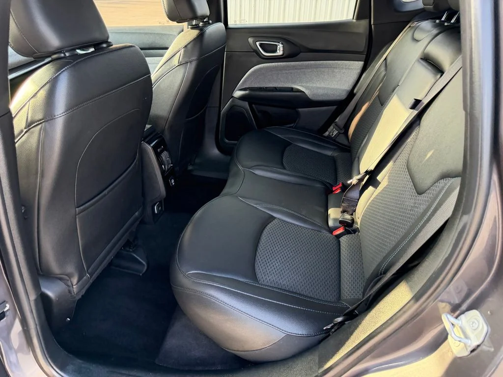 Used 2024 Gray Jeep Latitude image 10