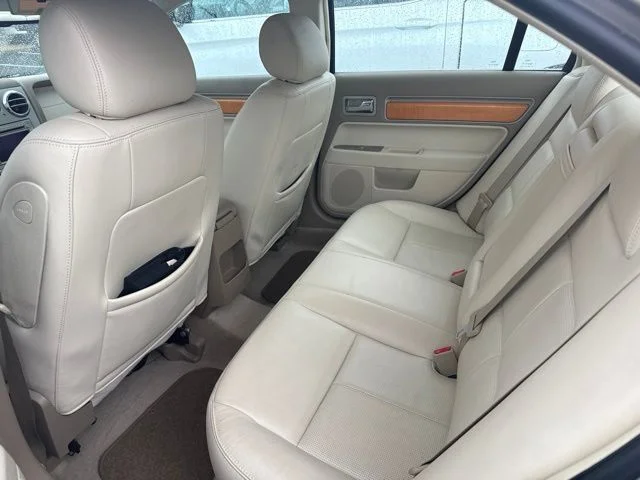 Used 2007 Dune Pearl Clearcoat Metallic Lincoln Base image 13