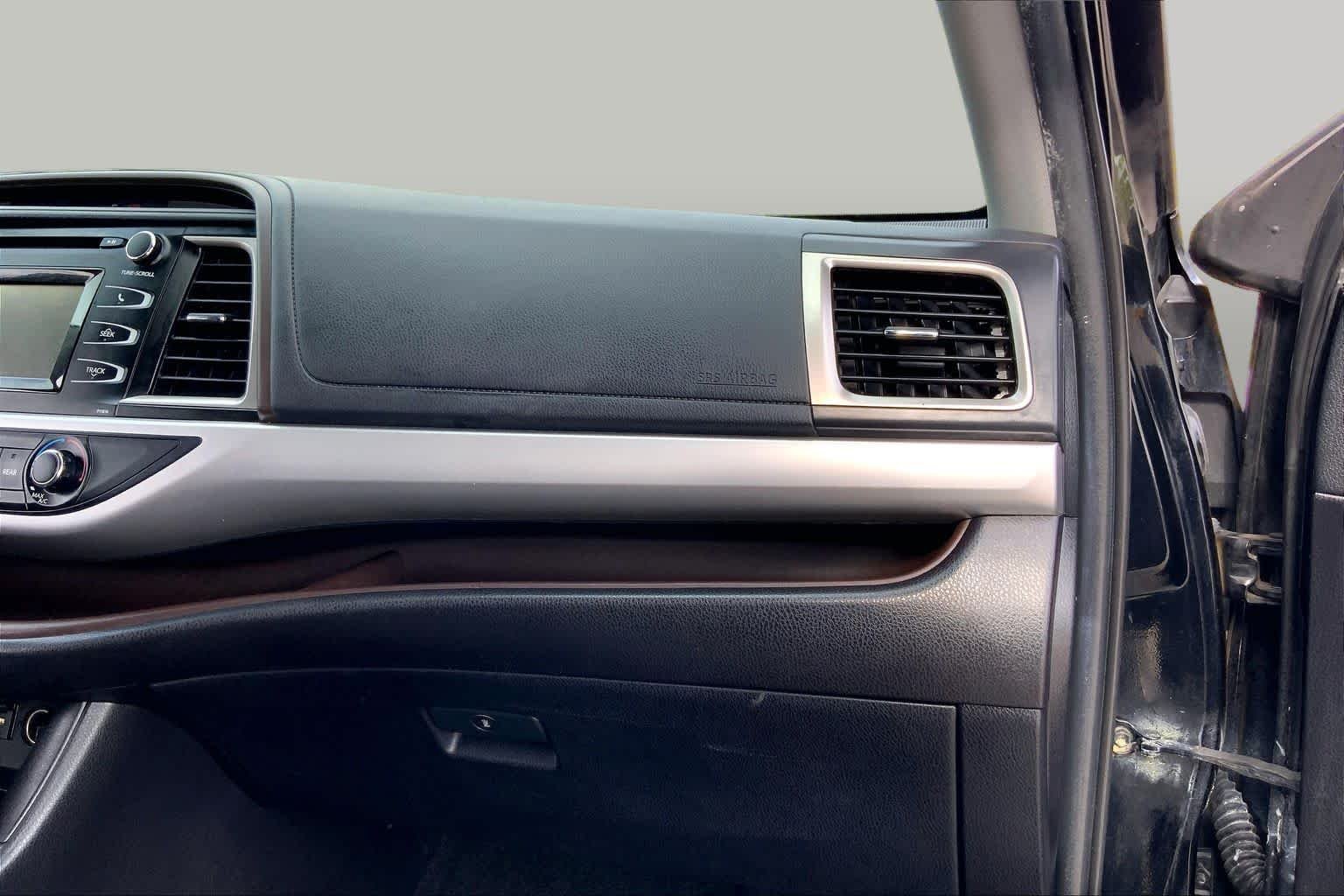 Used 2019 Midnight Black Metallic Toyota LE image 18
