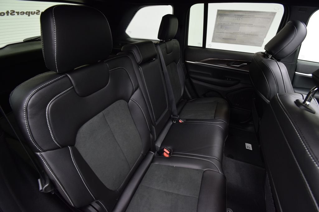 New 2026 Silver Zynith Exterior Paint Jeep Altitude image 18