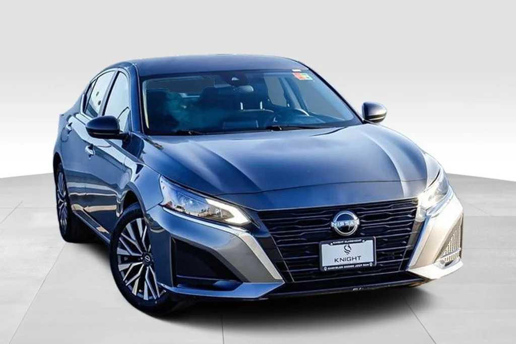 Used 2025 Nissan Altima SV with VIN 1N4BL4DVXSN321195 for sale in Claremont, CA