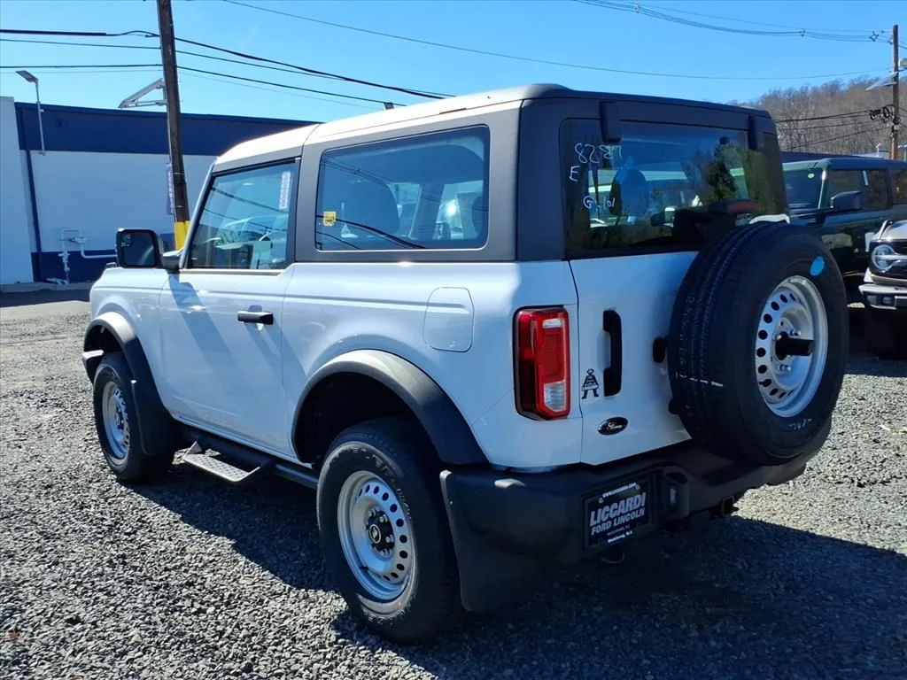 New 2025 Oxford White Ford Base image 4