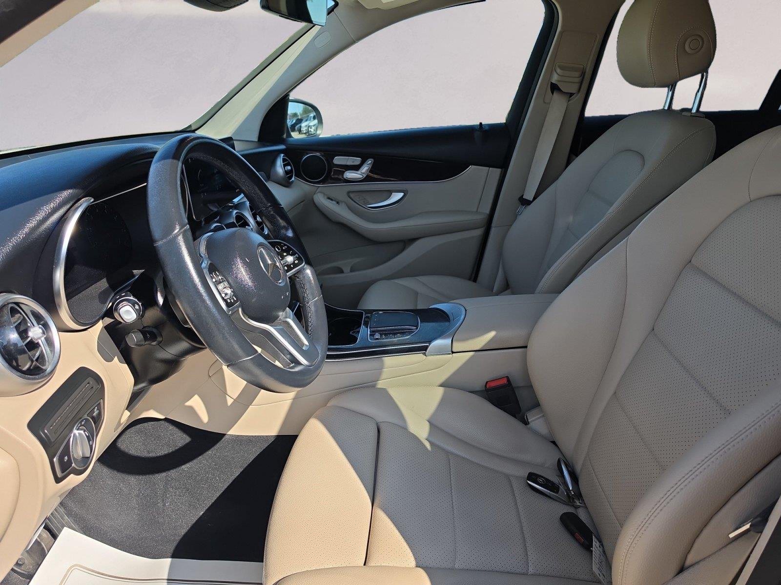 2022 Mercedes-Benz GLC GLC300 - Photo 9