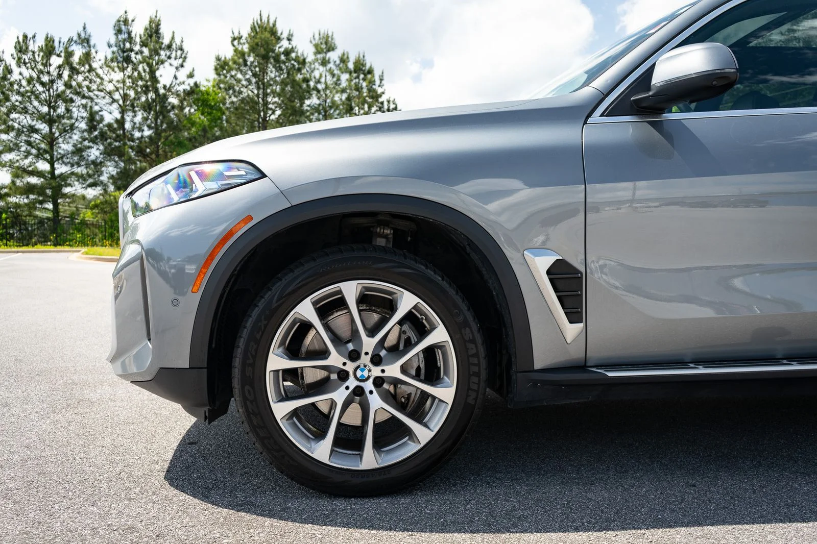 Used 2024 Gray BMW sDrive40i image 4