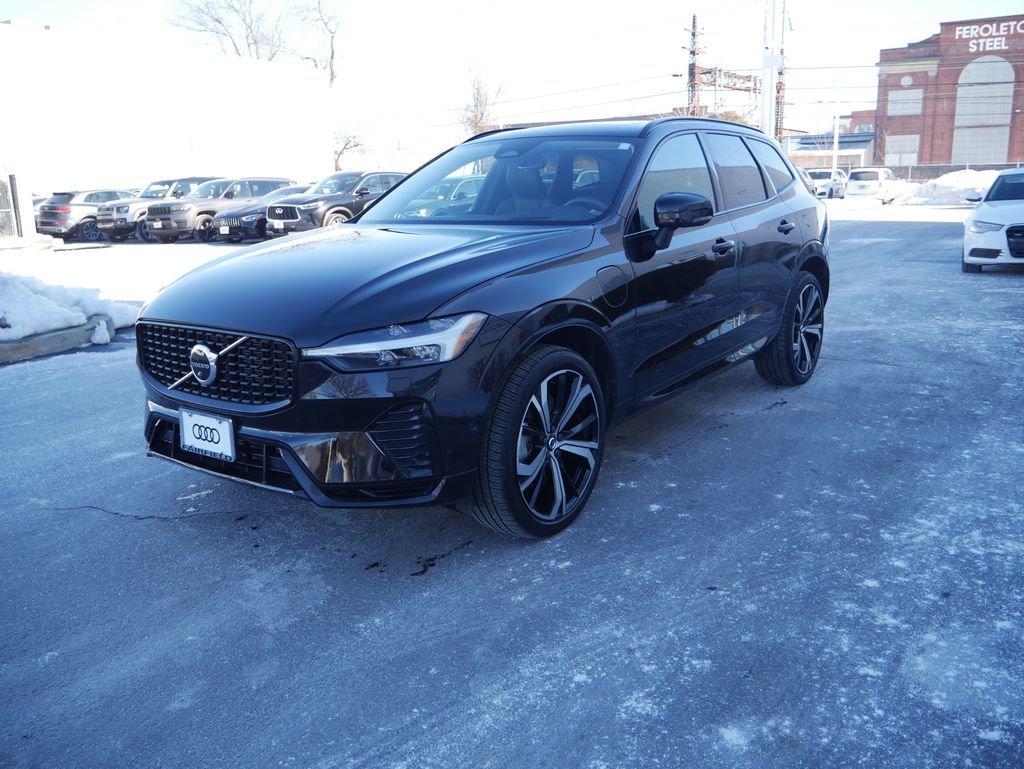 2023 Volvo XC60 T8 Ultimate Dark Theme AWD's photo