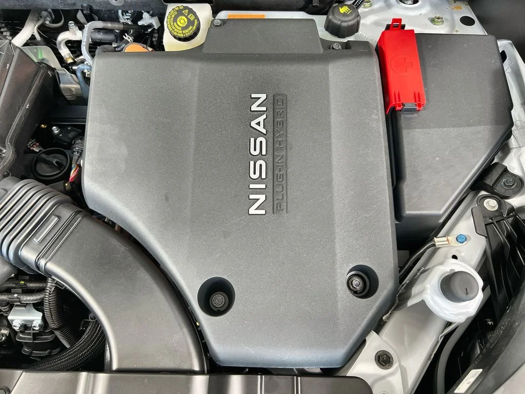 New 2026 White Nissan SL image 17