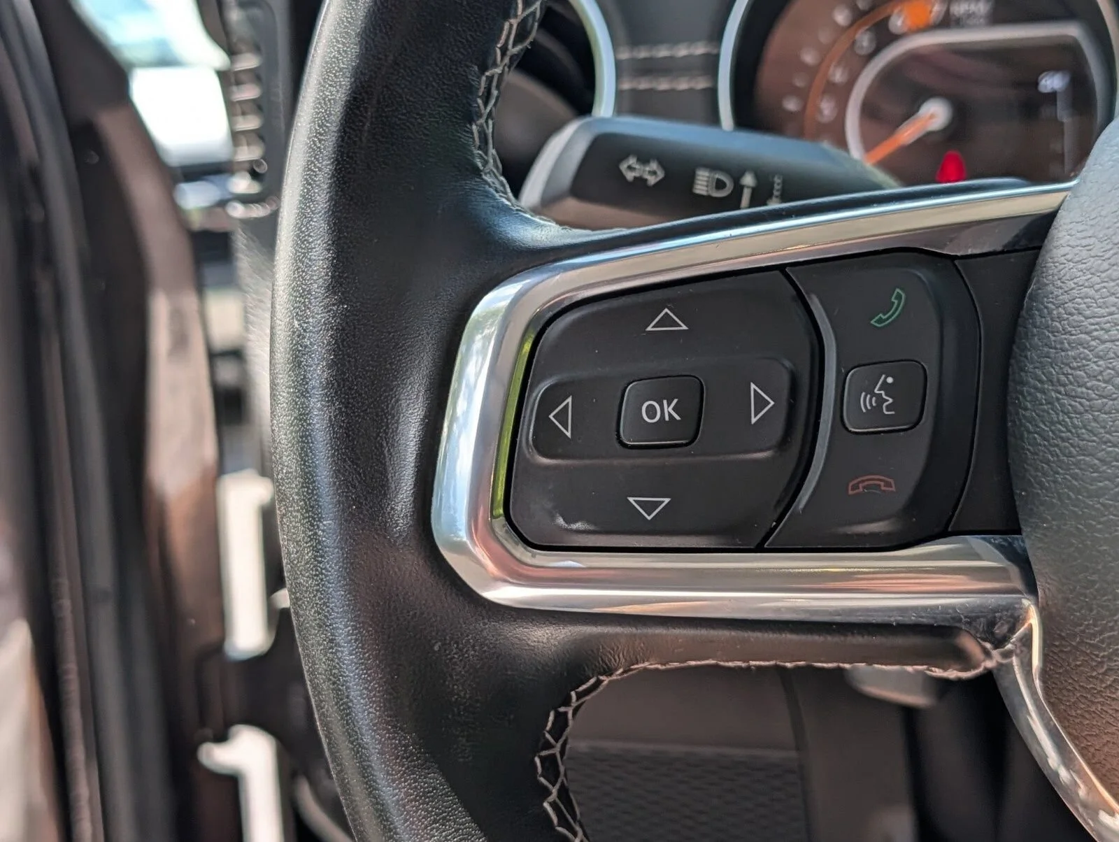 Used 2021 Gray Jeep Sahara 4x4 image 29