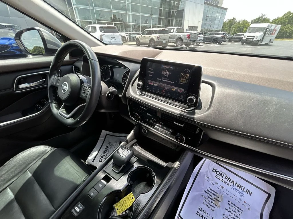 Used 2021 Silver Nissan SL image 11
