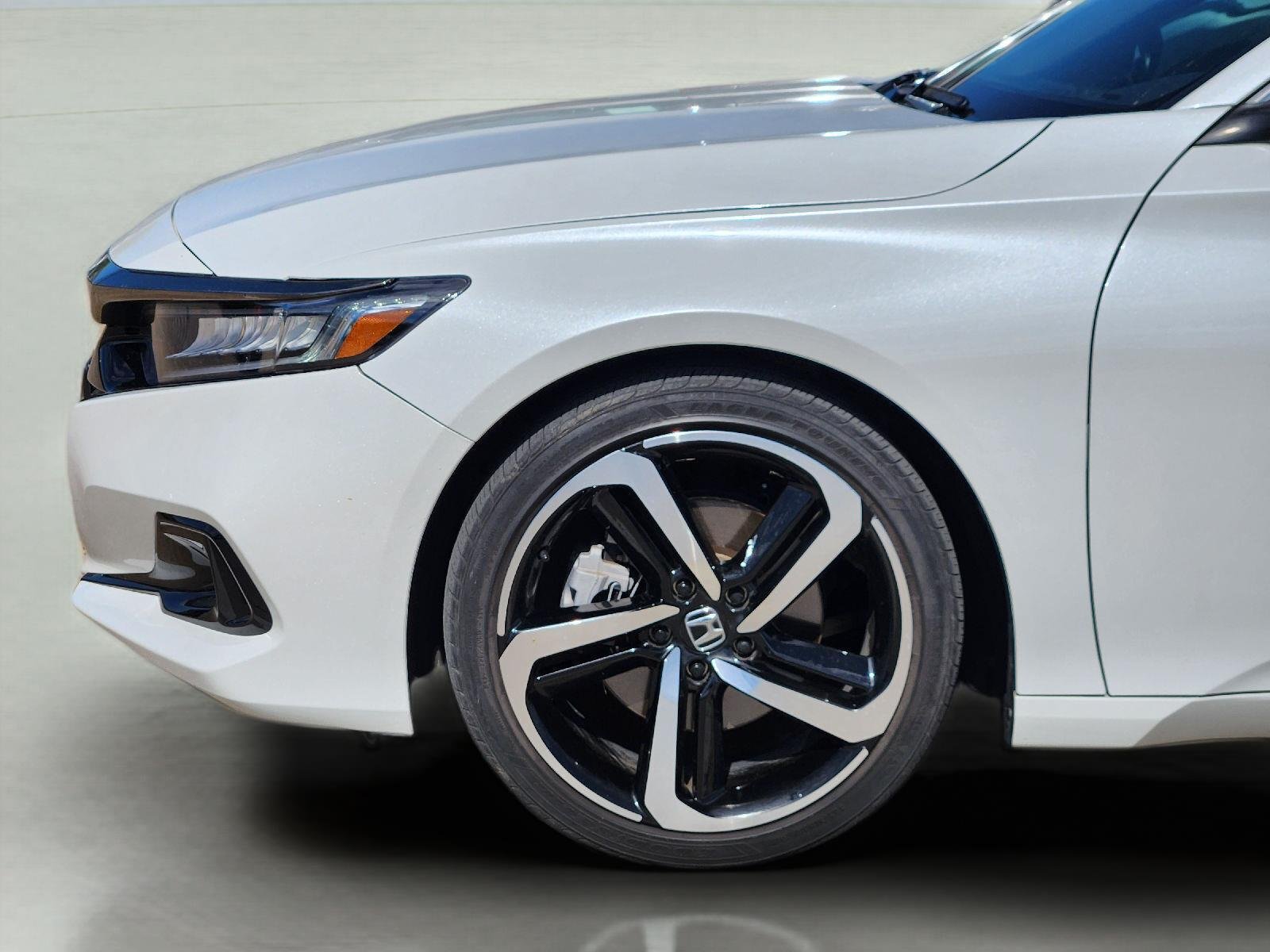 Used 2022 Platinum White Pearl Honda Sport image 8