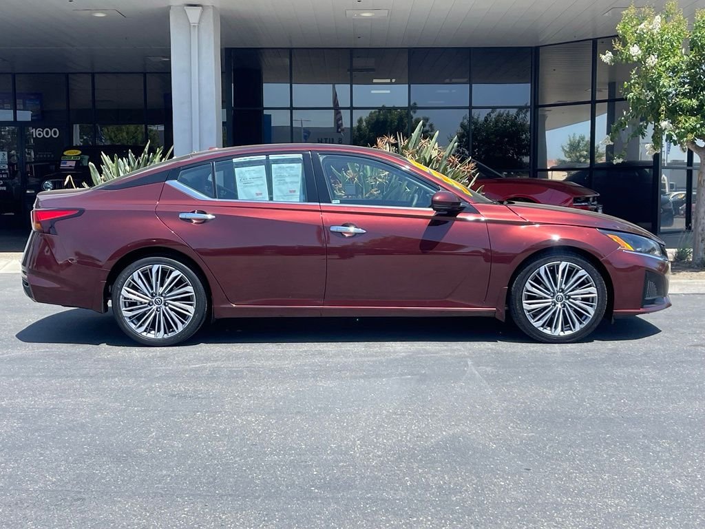 Used 2023 Red Nissan 2.5 SL image 3