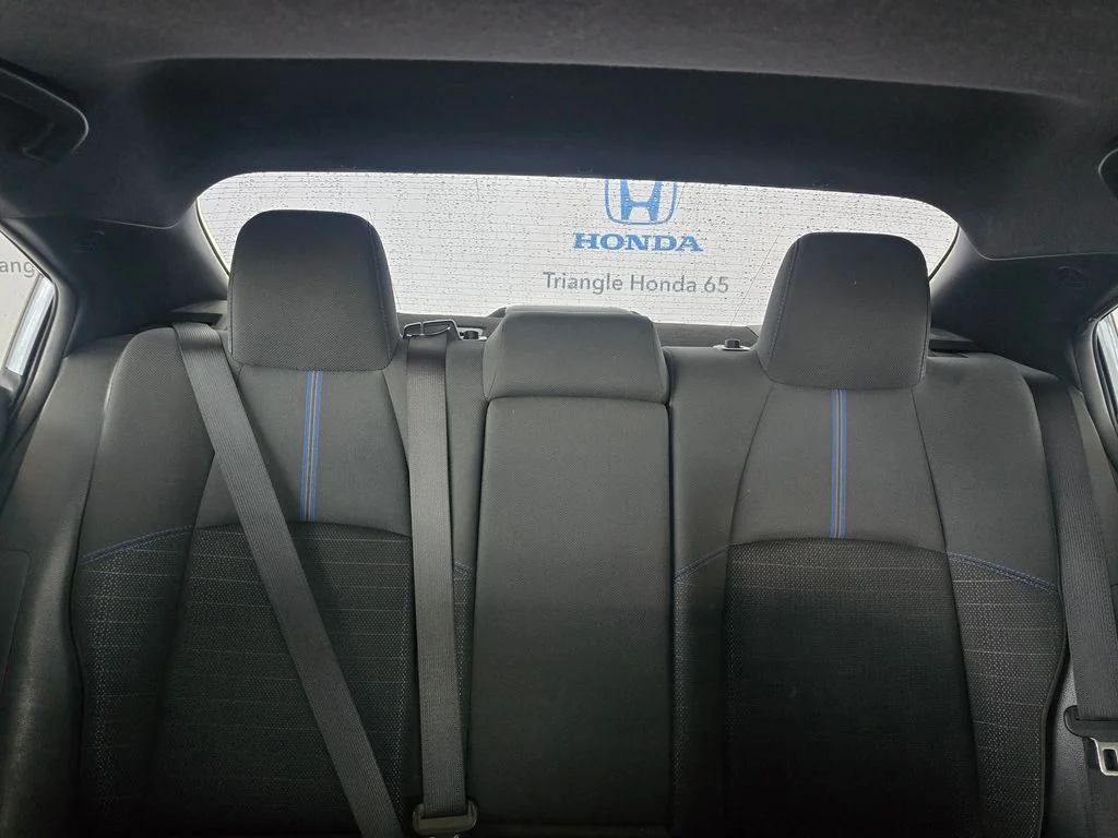 Used 2022  Toyota SE image 11
