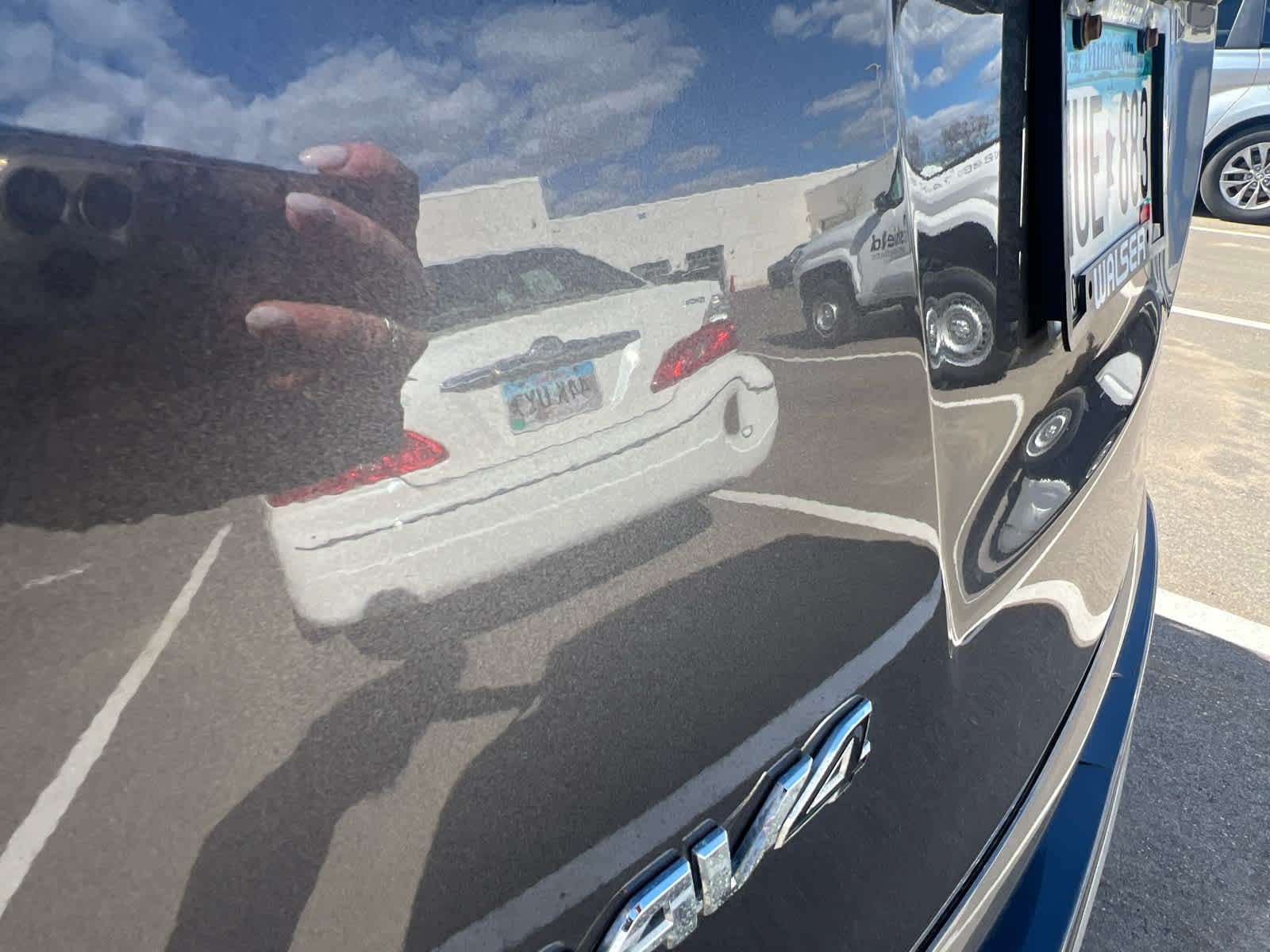 Used 2017 Magnetic Gray Metallic Toyota XLE image 5
