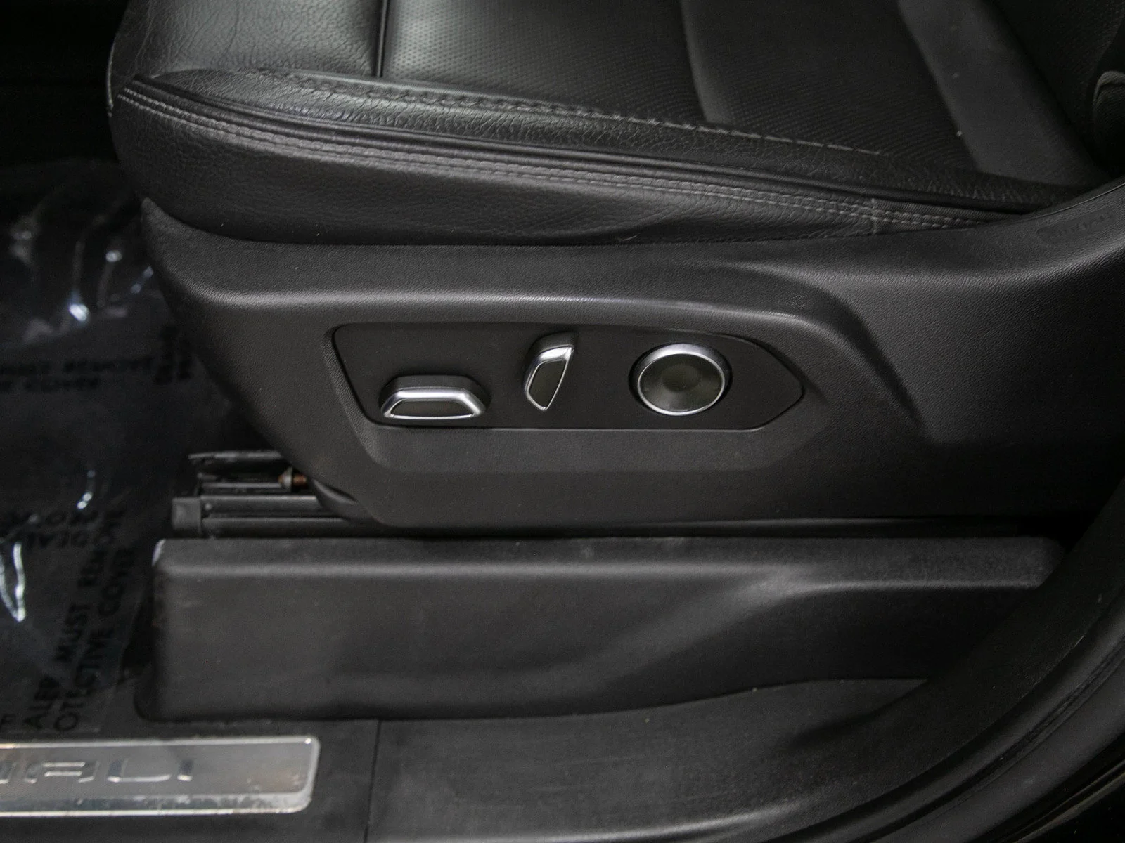 Used 2024 Onyx Black GMC Denali image 22