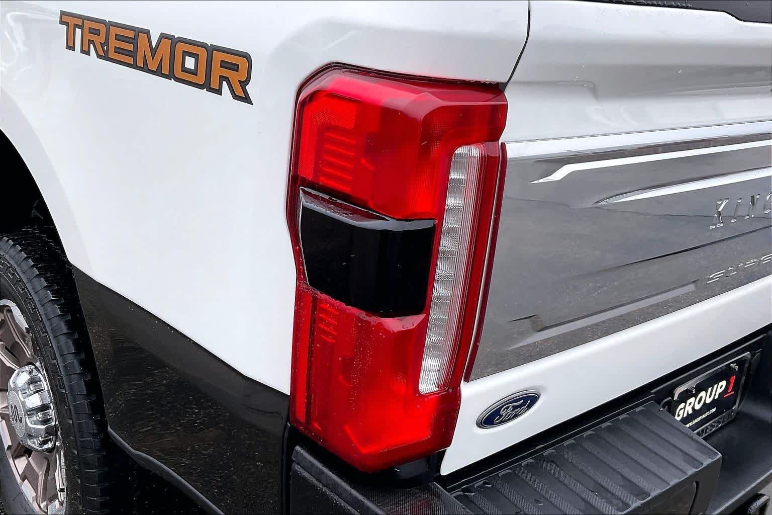 Used 2024 Star White Metallic Tri-Coat/Darkened Bronze Ford King Ranch image 29