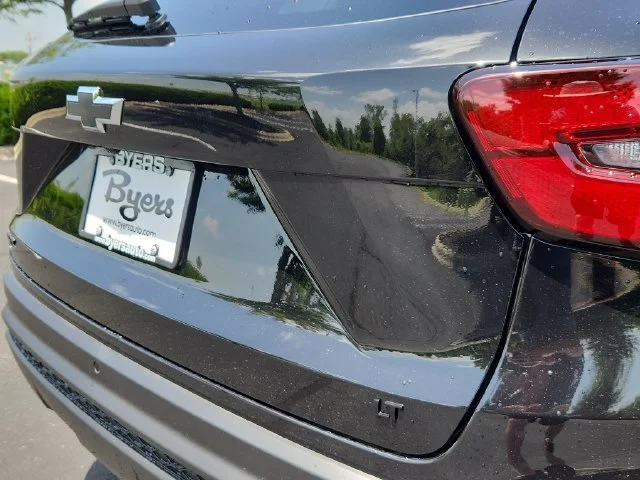 New 2026 Mosaic Black Metallic Chevrolet LT image 11