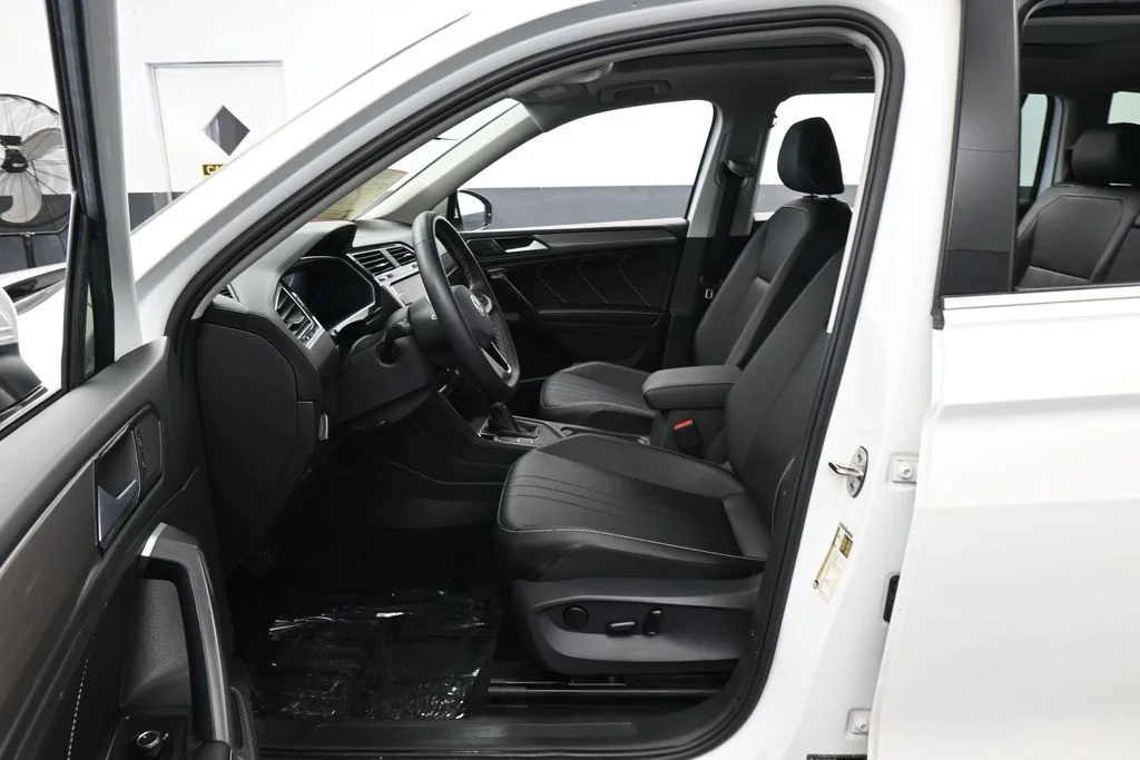 Used 2023 White Volkswagen 2.0T SE image 11