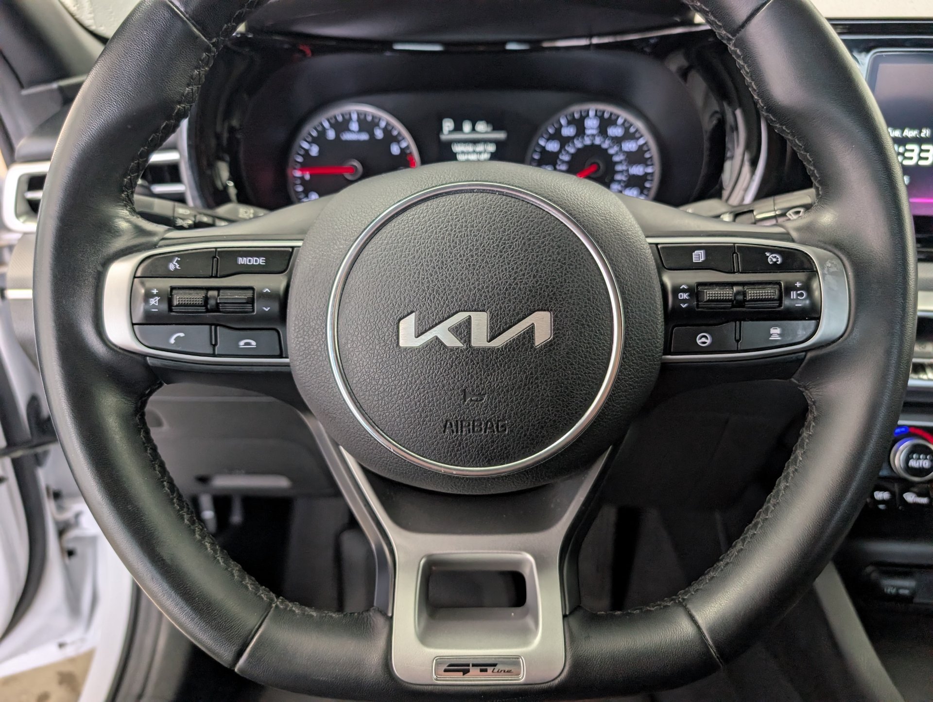 Used 2024 White Kia GT-Line image 12