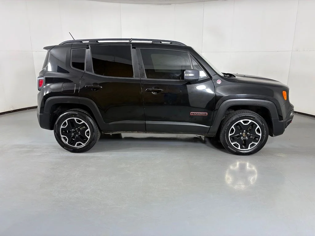 Used 2016 Black Jeep Trailhawk image 9