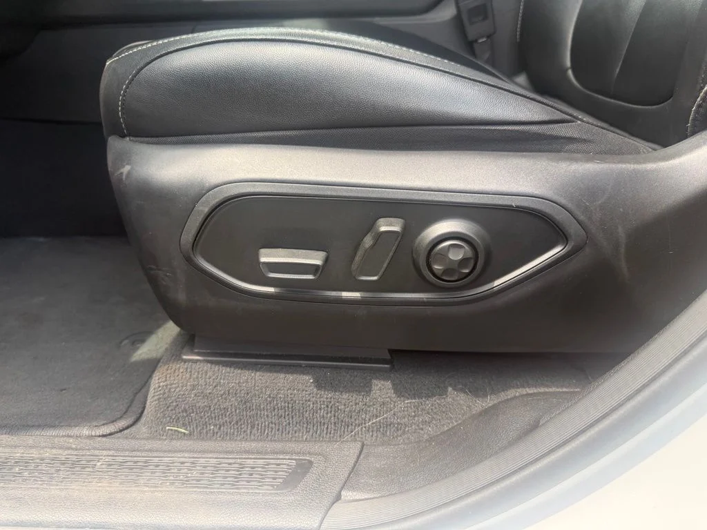 Used 2023 White Jeep Limited image 12