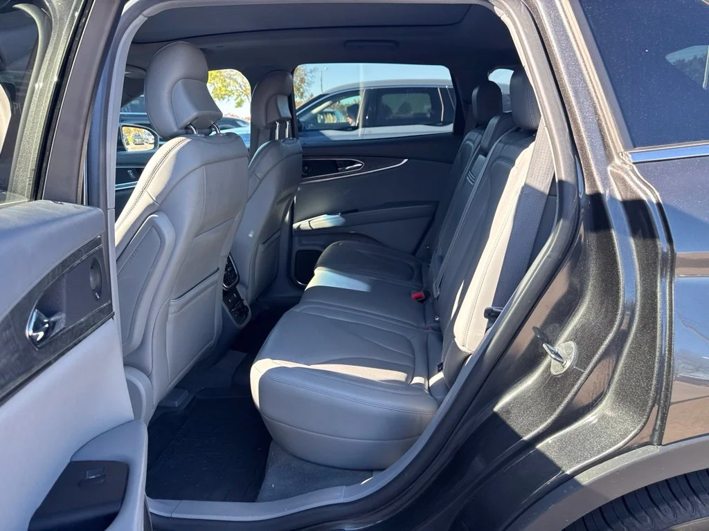 Used 2019 Gray Lincoln Reserve image 8