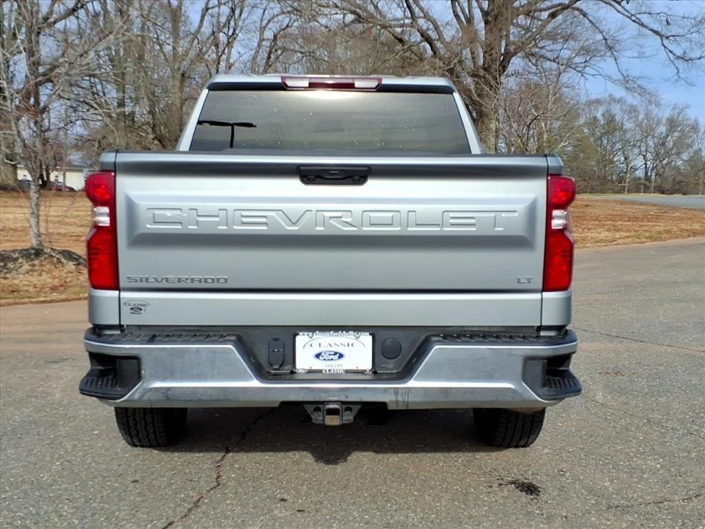 Used 2025 Sterling Gray Metallic Chevrolet LT image 17