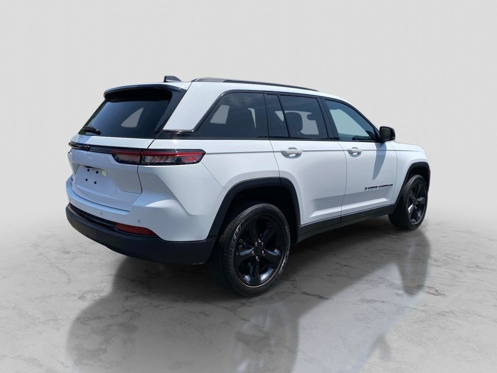 Used 2023 White Jeep Altitude X image 9