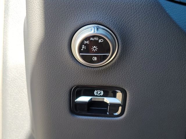 Used 2027 Black Mercedes-Benz GLC 300 image 23
