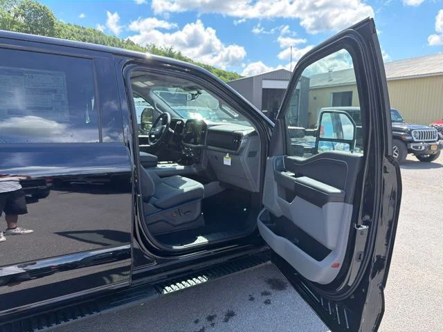 New 2026 Agate Black Metallic Ford XLT image 38