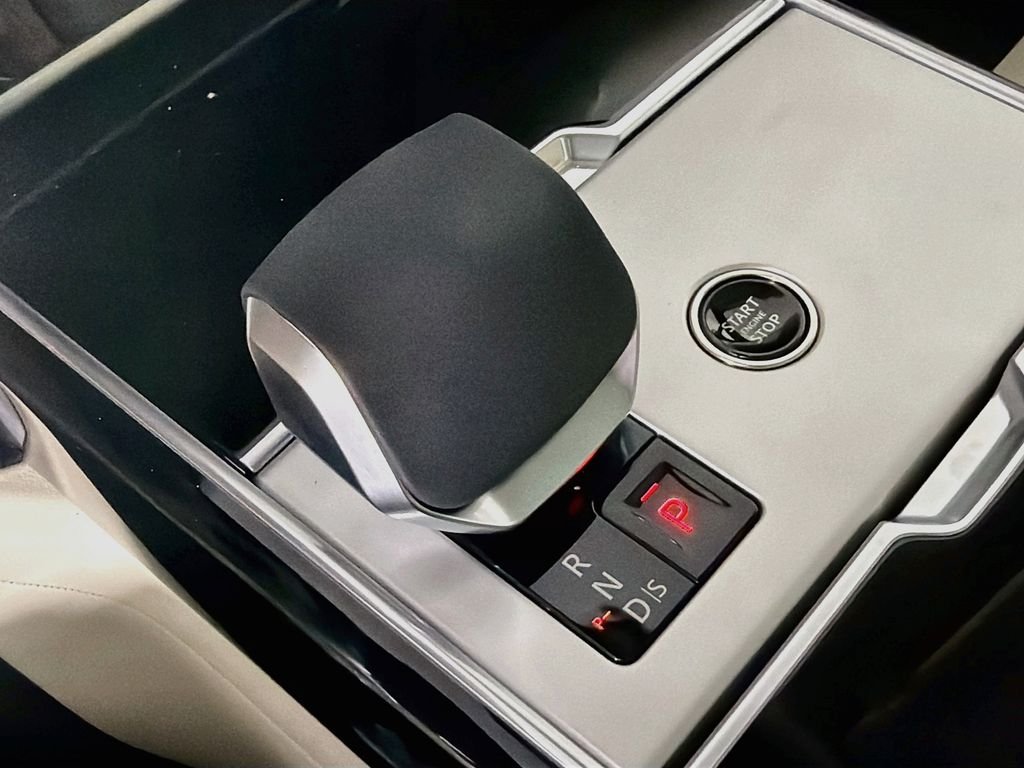 New 2026 Fuji White Land Rover SE image 17