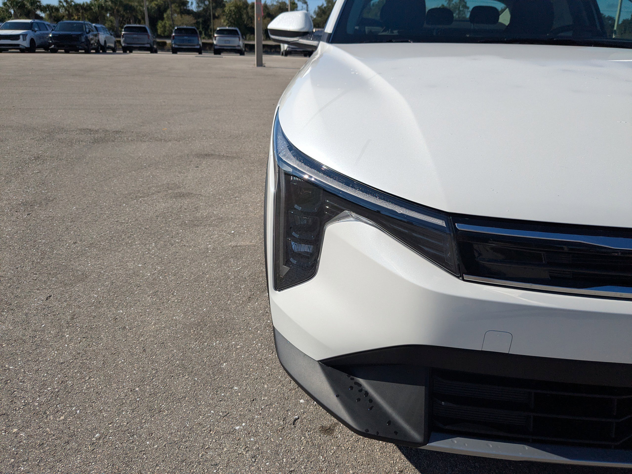 New 2025 Snow White Pearl Kia EX image 12