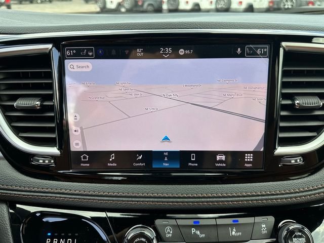 New 2026 Bright White Clear-Coat Exterior Paint Chrysler Pinnacle image 24
