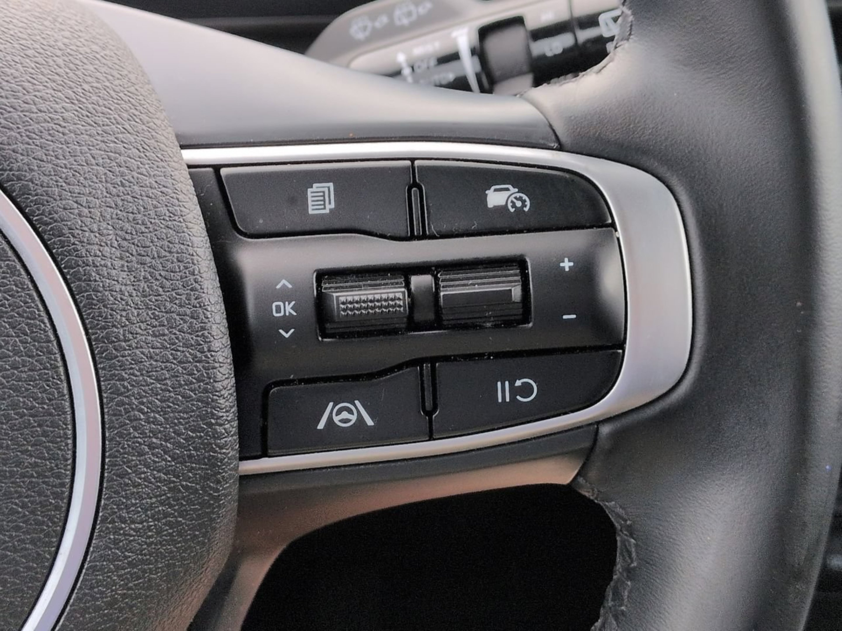 Certified Used 2024 Jungle Green Kia X-Line image 31