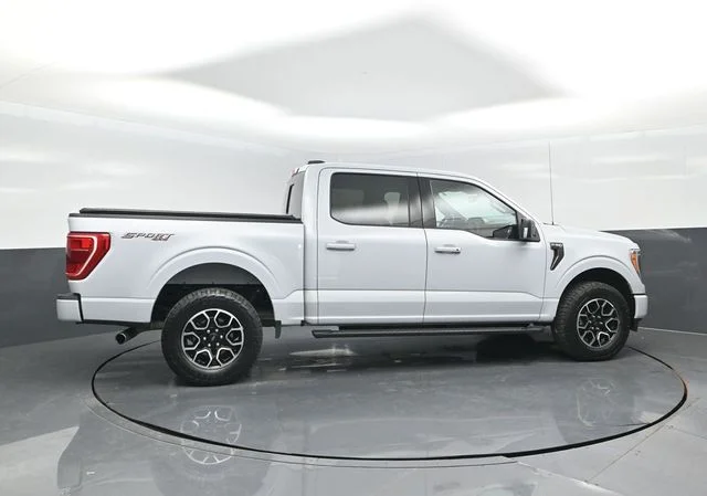 Certified Used 2022 White Metallic Ford XLT image 3