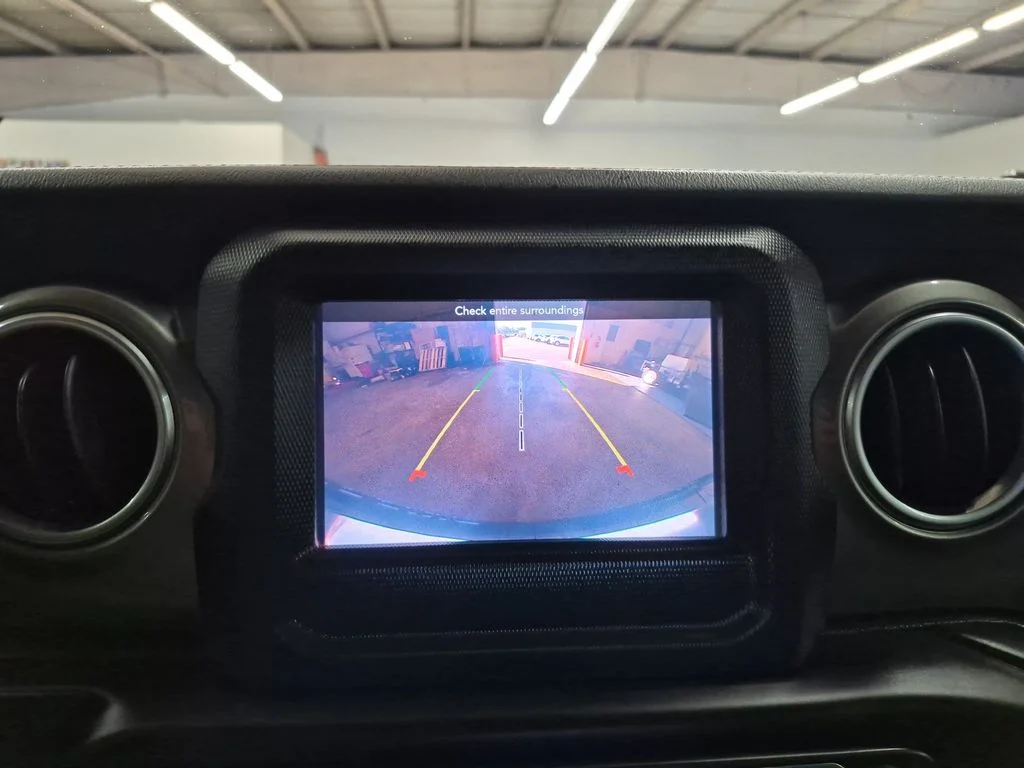Used 2019 Bright White Clearcoat Jeep Unlimited Sahara image 36
