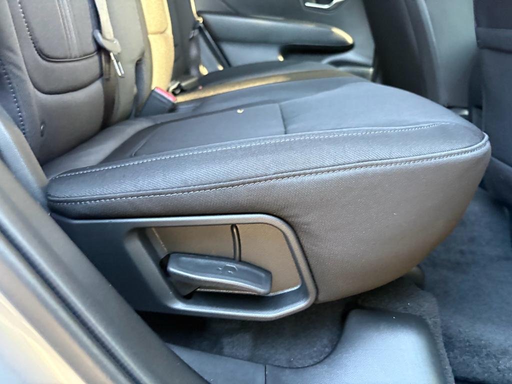 New 2026 Shimmering Silver Hyundai SEL FWD image 23