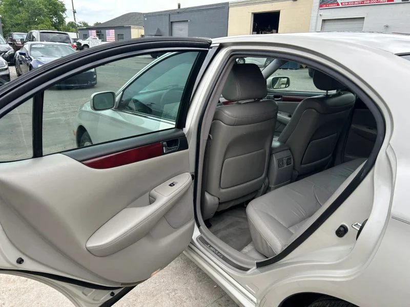 Used 2003 Gold Lexus ES 300 Sedan 4D image 29