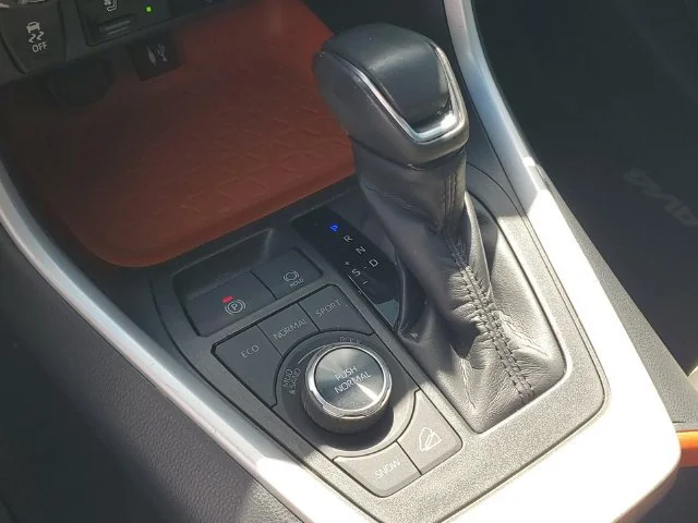 Used 2019 Blue Flame Toyota Adventure image 23