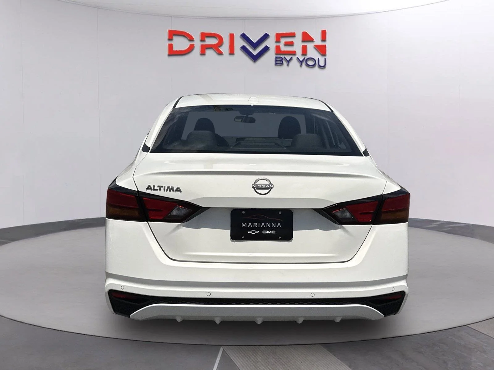 Used 2025 Glacier White Nissan SV image 5