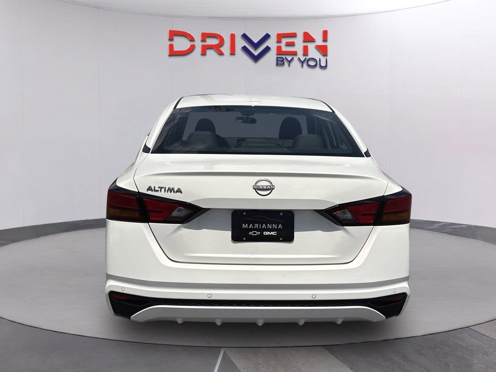 Used 2025 Glacier White Nissan SV image 5