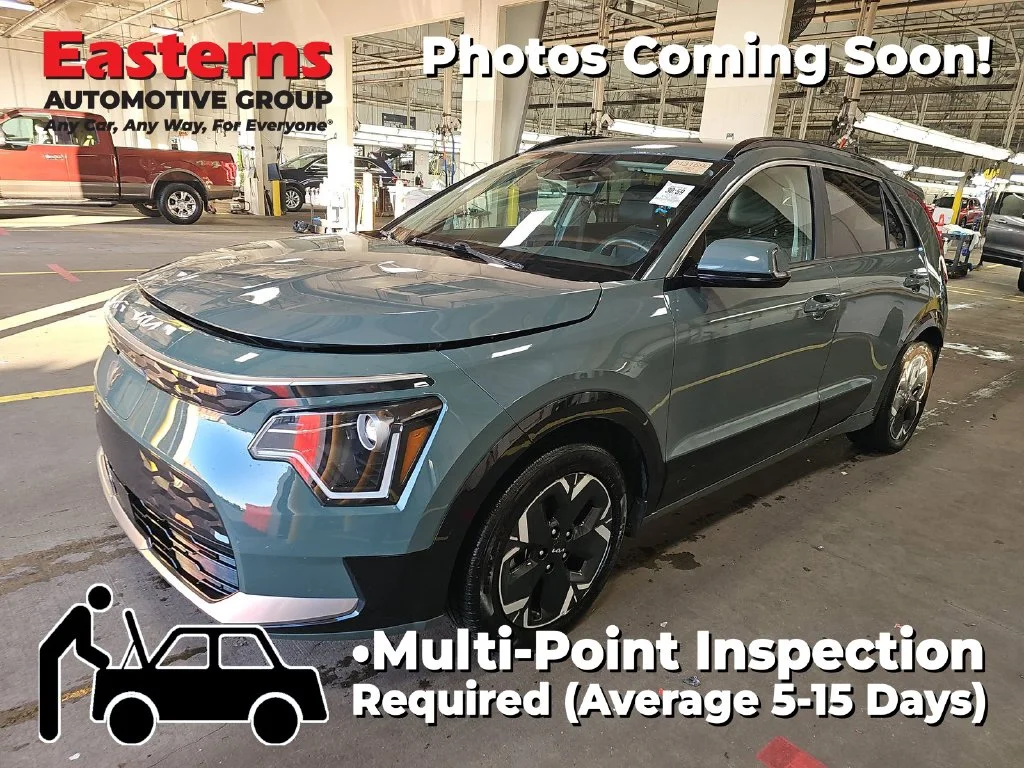 Used 2023 Green Kia Wind image 1