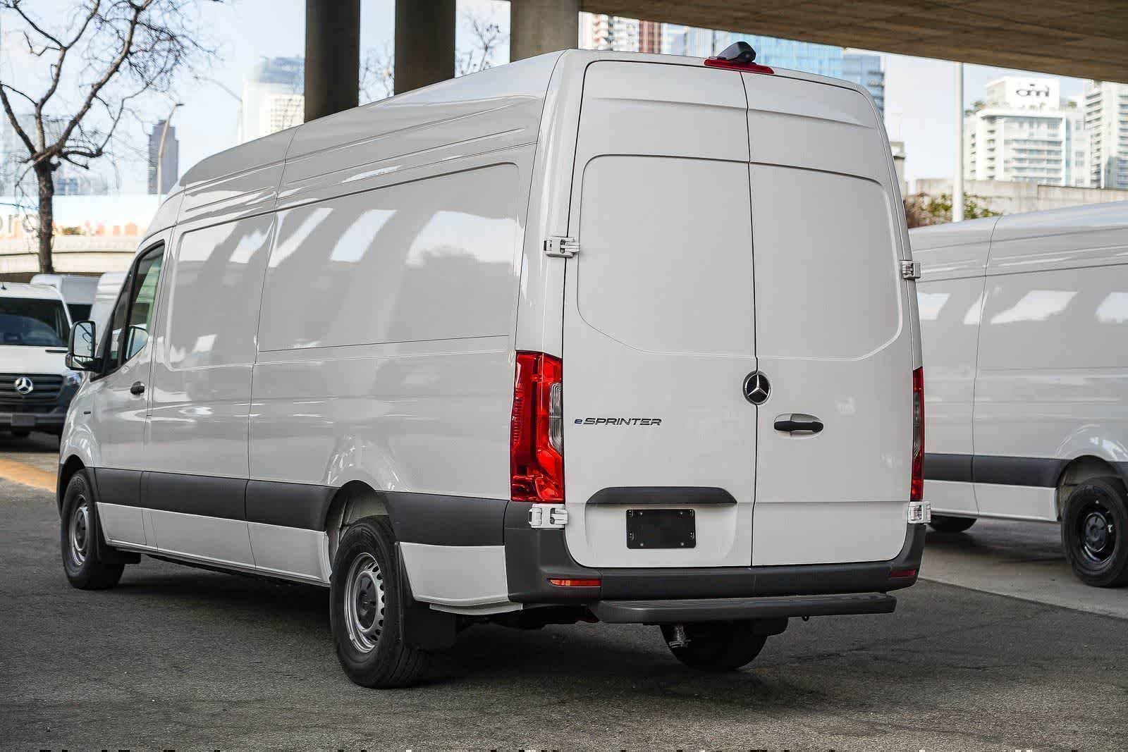 New 2025 Arctic+White Mercedes-Benz Cargo 170WB High Roof 113kw Battery RWD HO Motor image 8
