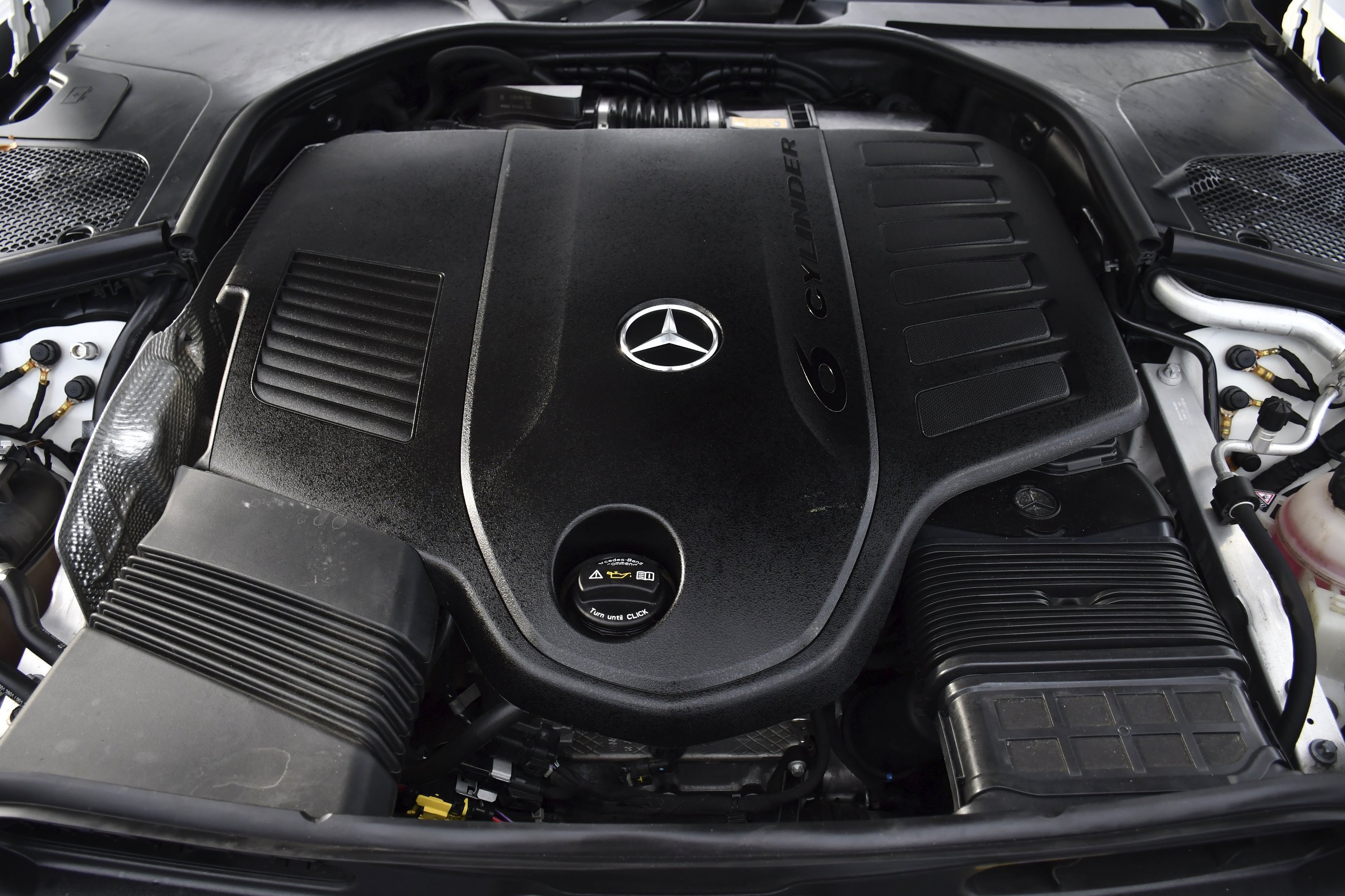 Used 2023 Diamond White Mercedes-Benz S 500 image 32