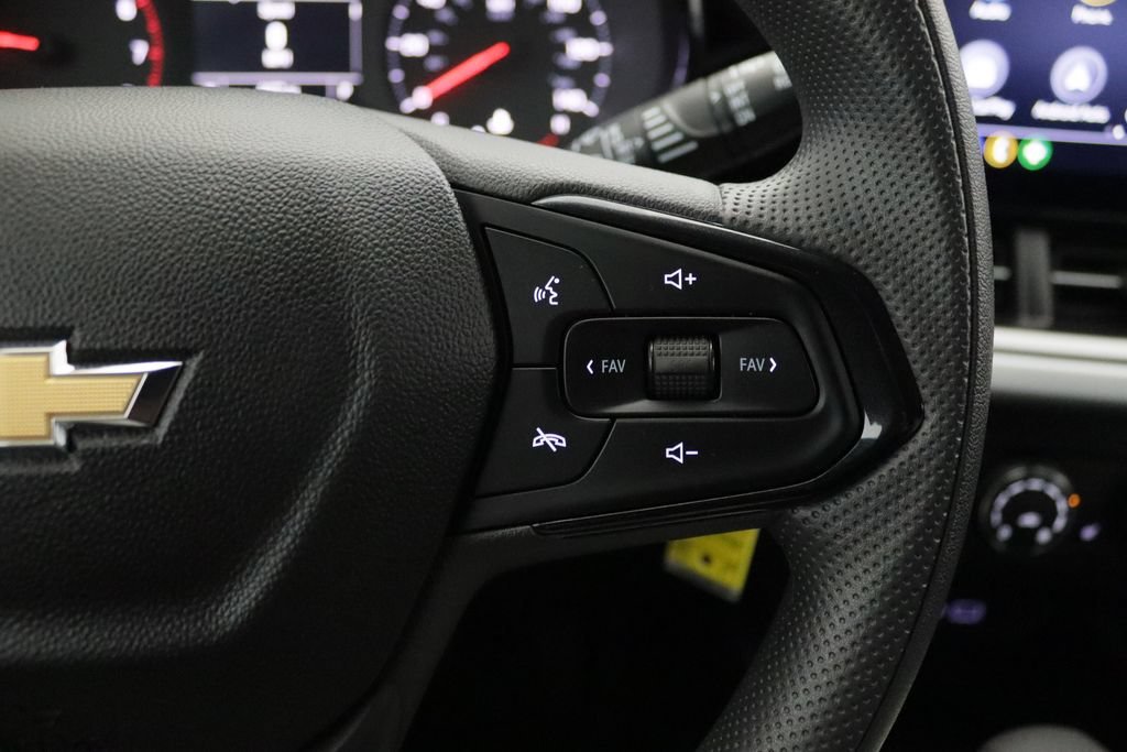 2025 Chevrolet Trax LS - Photo 21