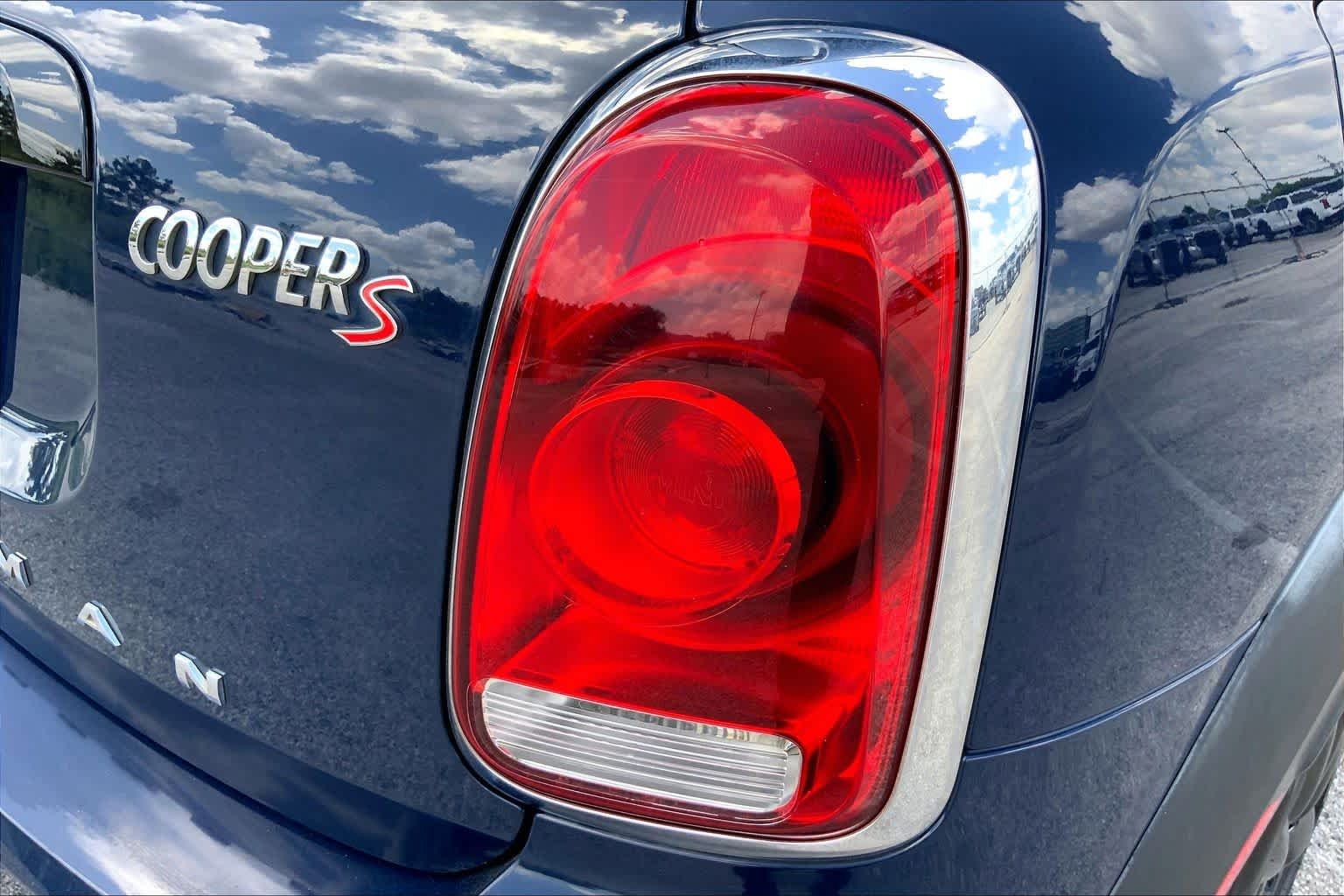 Used 2018 MINI Yours Lapisluxury Blue MINI Cooper S image 30