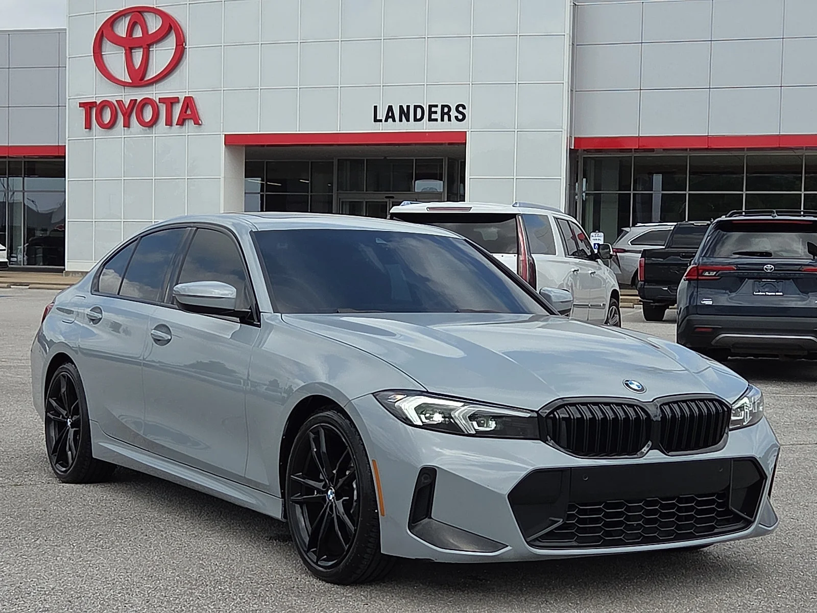 2023 BMW 3 Series 330i xDrive Sedan's photo