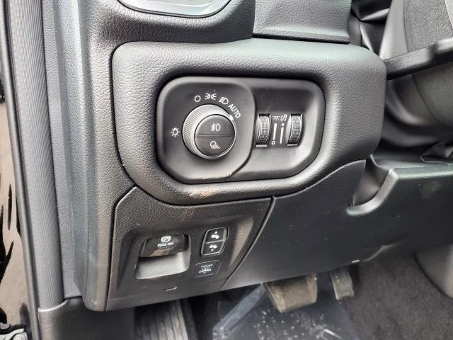 New 2026 Diamond Black Crystal Pearl-Coat Exterior Paint RAM Laramie image 9