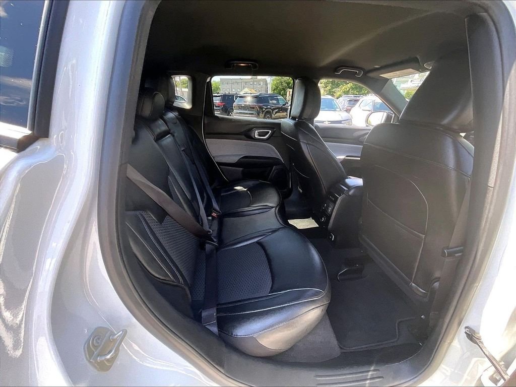 Used 2024 White Jeep Latitude image 16