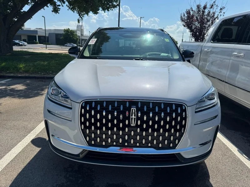 Used 2025 Crystal White Metallic Clearcoat Lincoln Reserve AWD image 2
