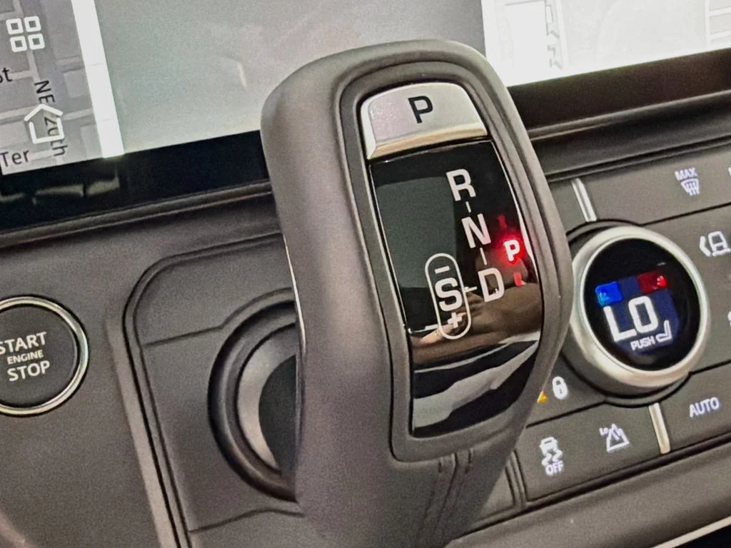 New 2026 Fuji White Land Rover X-Dynamic SE image 17